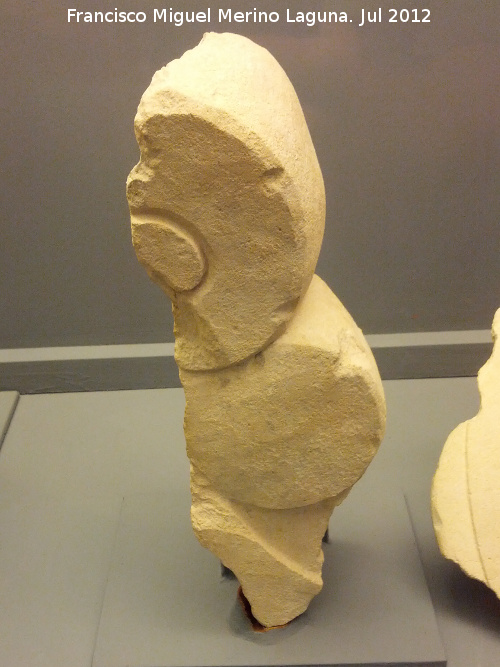 Cerrillo Blanco - Cerrillo Blanco. Fragmento de capitel ibérico. Museo Provincial