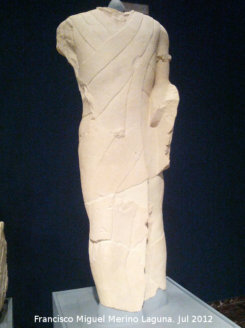 Cerrillo Blanco - Cerrillo Blanco. Varón con manípulo. Museo Provincial