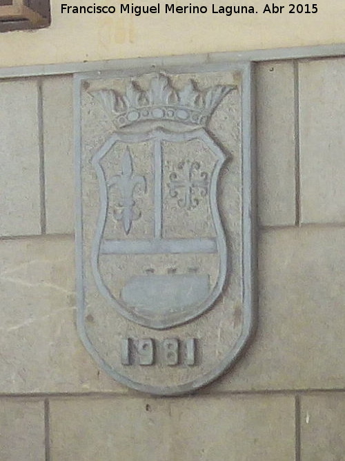 Pilar de Juanito - Pilar de Juanito. Escudo y año