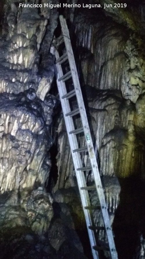 Cueva de Doña Trinidad - Cueva de Doña Trinidad. Subida al nivel superior