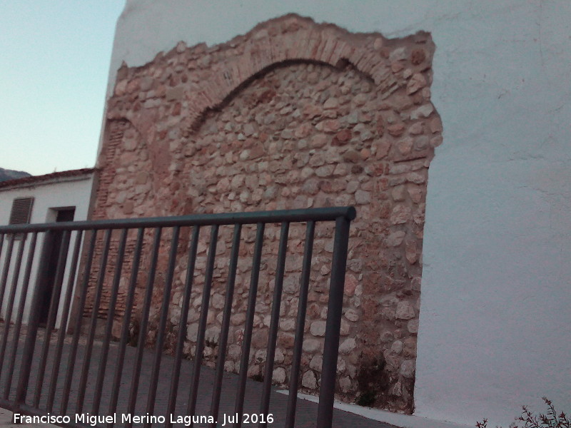 Iglesia de San Pedro y San Pablo - Iglesia de San Pedro y San Pablo. Arcos cegados de una antigua construcción