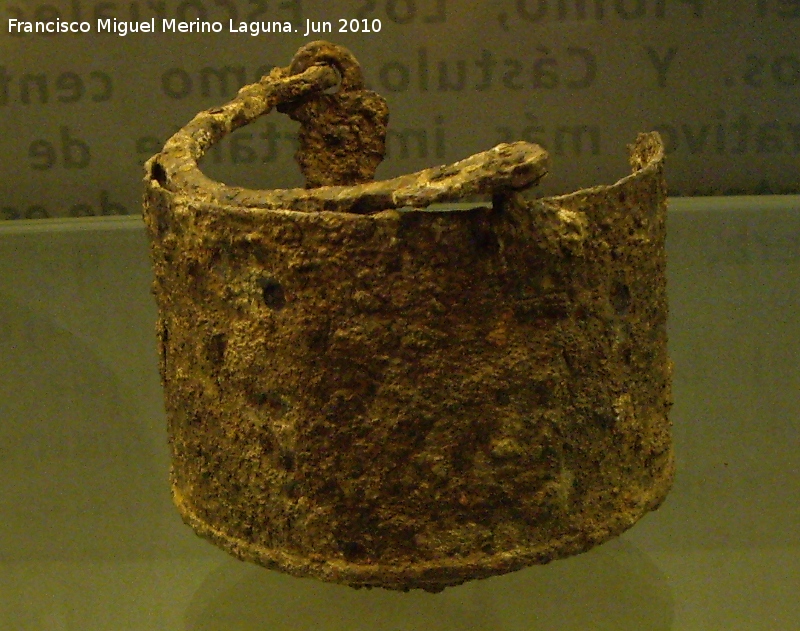 Villa Romana de Bruñel - Villa Romana de Bruñel. Sítula de metal siglos II-IV d.C. Museo Provincial de Jaén