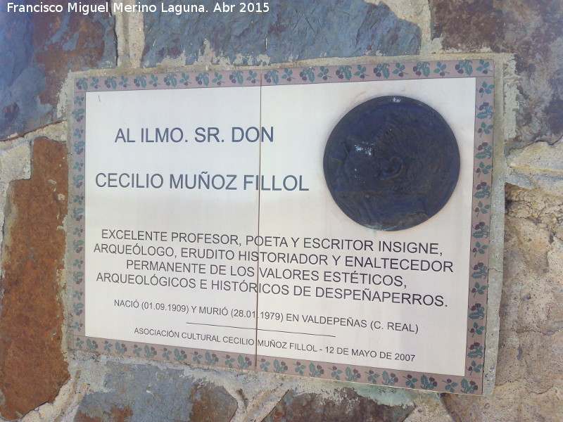 Monumento a Cecilio Muñoz - Monumento a Cecilio Muñoz. Placa