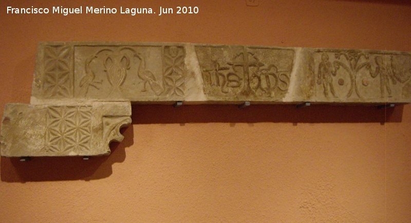Casa de la Calle Portillejo I n� 10 - Casa de la Calle Portillejo I n� 10. Arquitrave visigodo siglos V-VI. Museo Provincial de Ja�n