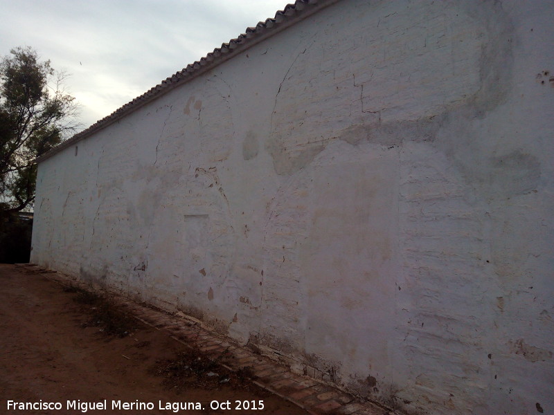 Cortijo Viña Garabata - Cortijo Viña Garabata. Arcadas cegadas del muro lateral