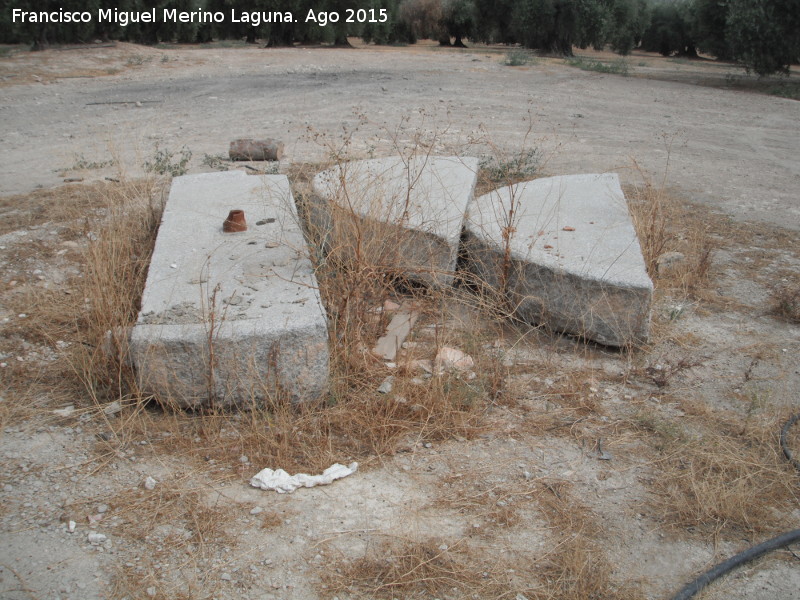 Cortijo de Obregón - Cortijo de Obregón. Piedra de molino