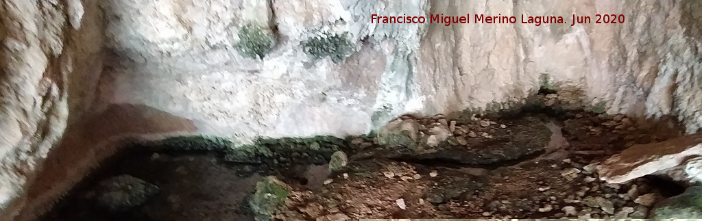 Cueva de las Grajas - Cueva de las Grajas. Nacimiento de agua