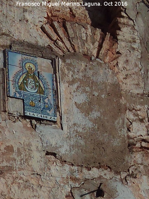 Cortijo Santa Bárbara - Cortijo Santa Bárbara. Hornacina cegada y azulejos de la Virgen de la Cabeza