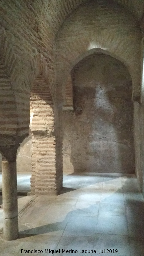 Baños árabes de la Marzuela - Baños árabes de la Marzuela. Galería lateral de la sala templada