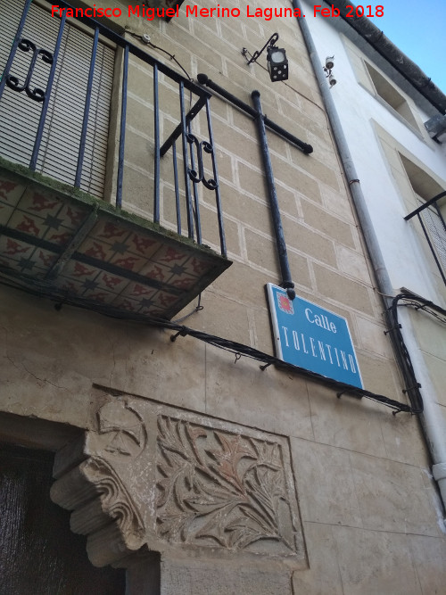Casa de la Calle Tolentino nº 3 - Casa de la Calle Tolentino nº 3. Cruz
