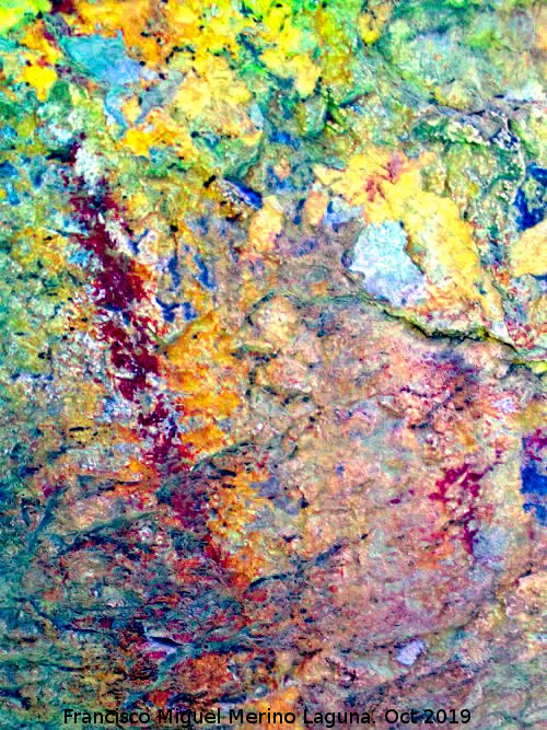 Pinturas rupestres del Abrigo de los Cañones III - Pinturas rupestres del Abrigo de los Cañones III. Tratada con Dstretch