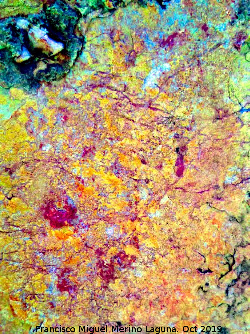 Pinturas rupestres del Abrigo de los Cañones III - Pinturas rupestres del Abrigo de los Cañones III. Tratada con Dstretch