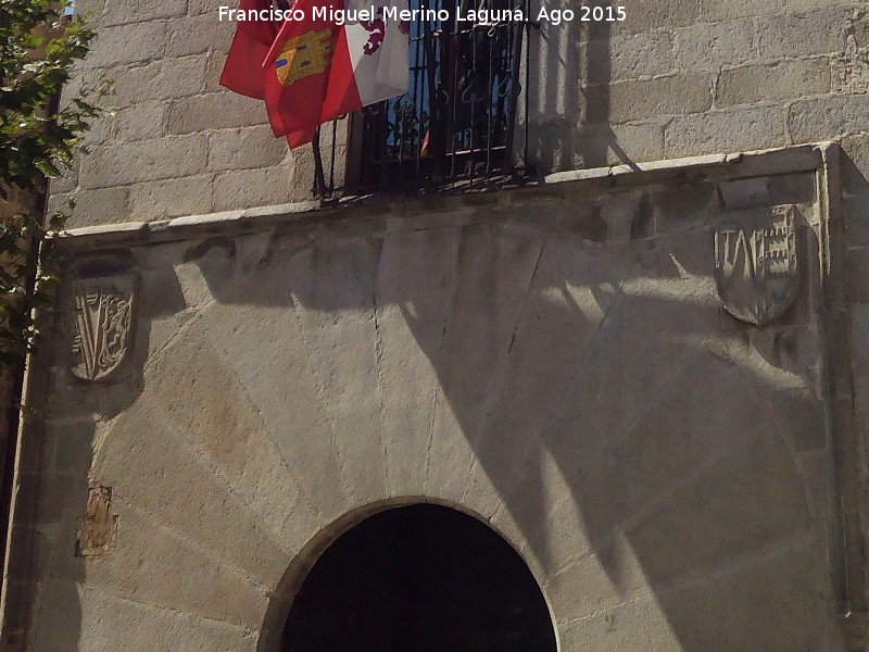 Torreón de los Guzmanes - Torreón de los Guzmanes. Escudos