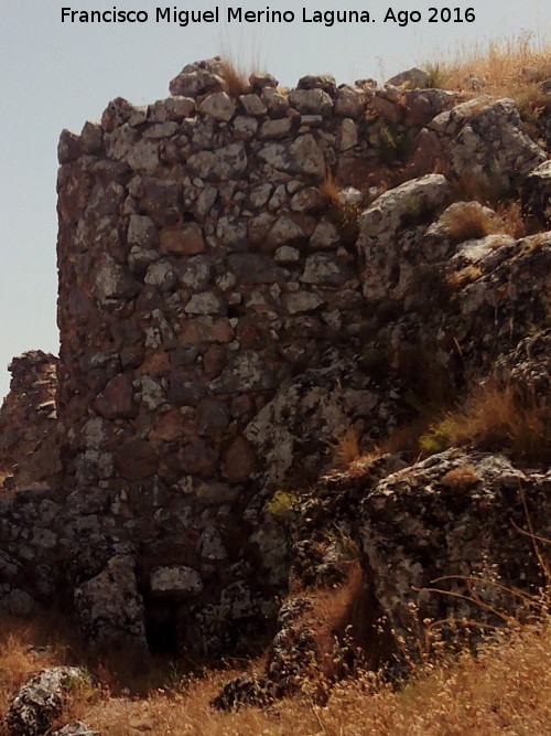 Castillo de Arenas. Recinto Medio - Castillo de Arenas. Recinto Medio. Torreón circular