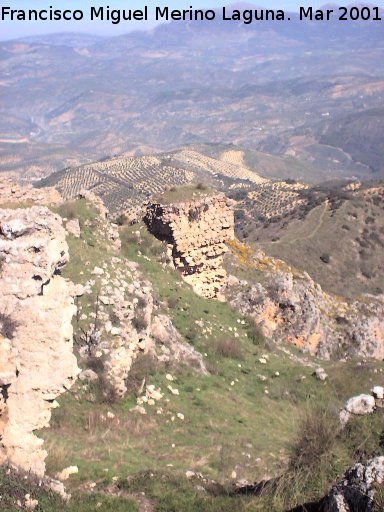 Castillo de Arenas. Recinto Medio - Castillo de Arenas. Recinto Medio. Vista del torren izquierdo del recinto medio desde el recinto superior
