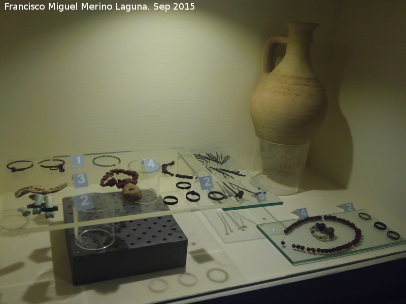 Necrópolis romana de El Ruedo - Necrópolis romana de El Ruedo. Ajuares. Museo de Almedinilla