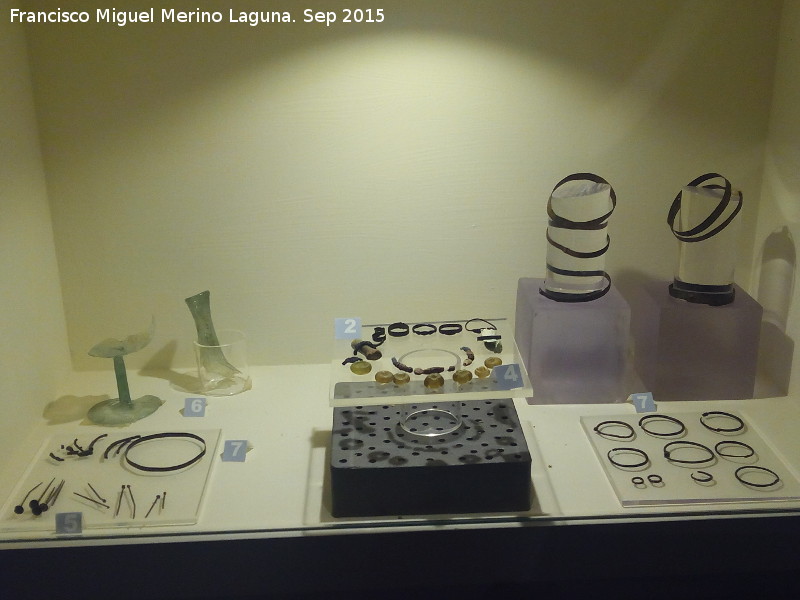 Necrópolis romana de El Ruedo - Necrópolis romana de El Ruedo. Ajuares. Museo de Almedinilla