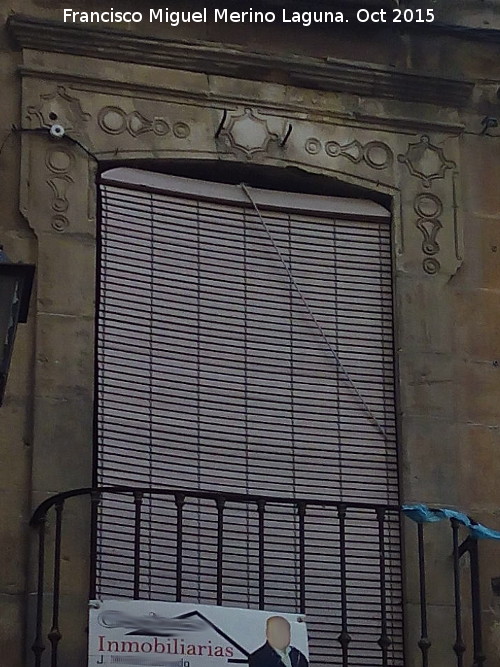 Edificio de la Plaza Doctor Quesada nº 8 - Edificio de la Plaza Doctor Quesada nº 8. Balcón del primer piso