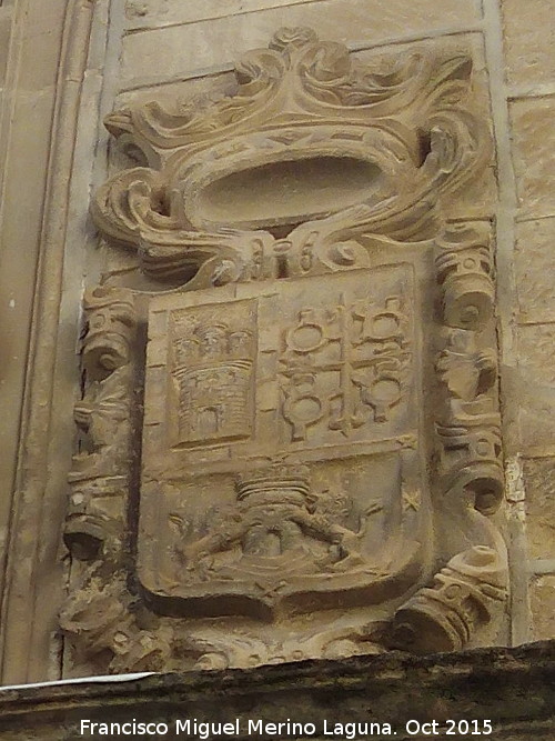 Casa de la Calle Jerquia Alta n 12 - Casa de la Calle Jerquia Alta n 12. Escudo derecho