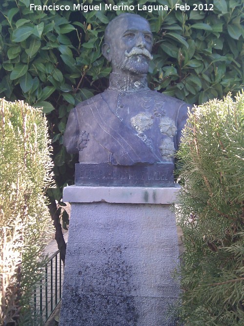 Joaquín Ruiz Jiménez - Joaquín Ruiz Jiménez. Monumento a Ruiz Jiménez - Jaén