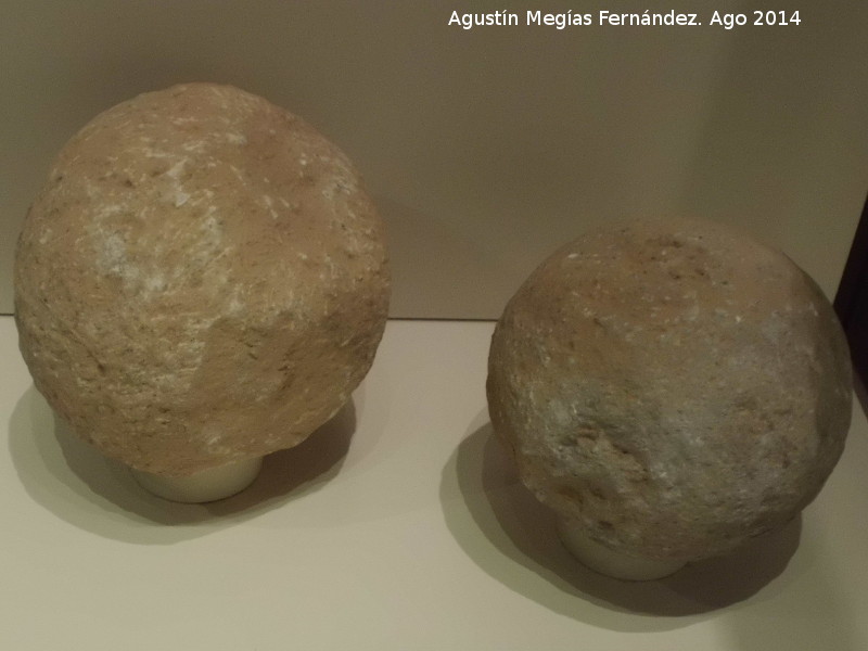 Oppidum Cabezo de Alcalá - Oppidum Cabezo de Alcalá. Balas de catapulta siglos II-I a.C. MAN - Madrid