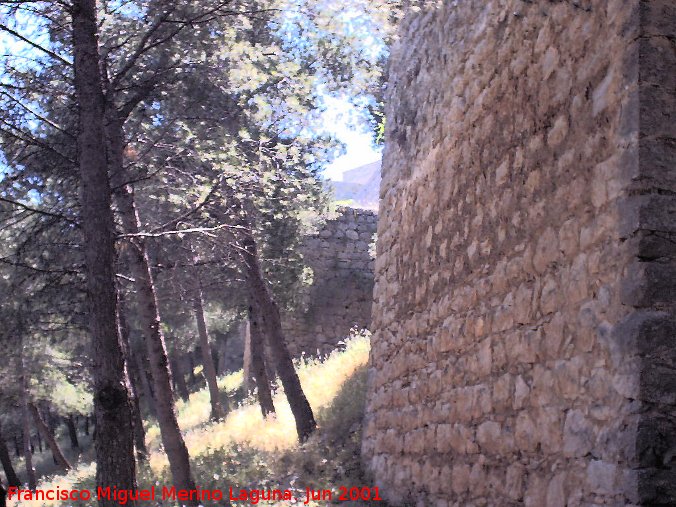 Castillo de Abrehuy. Torreón Sur I - Castillo de Abrehuy. Torreón Sur I. Distancia con el Torreón Sur II