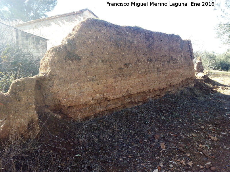 Cortijo de los Baños - Cortijo de los Baños. Muro de adove