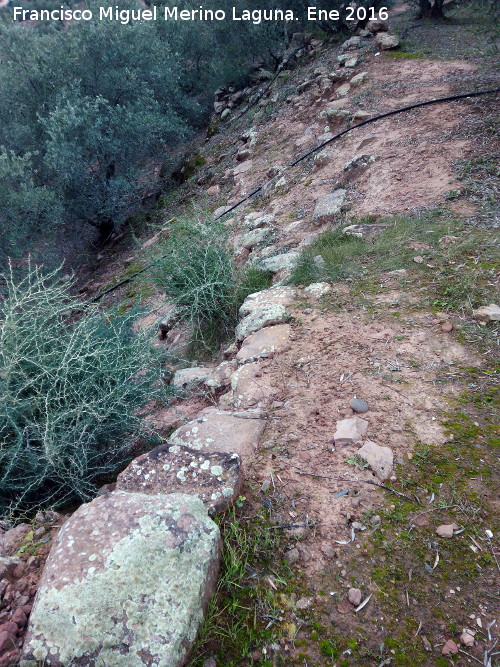 Poblado fortificado del Guadalén - Poblado fortificado del Guadalén. Línea de muralla