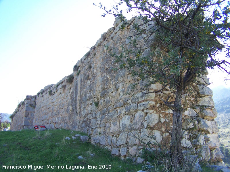 Castillo de Otiñar. Muralla Oeste - Castillo de Otiñar. Muralla Oeste. 