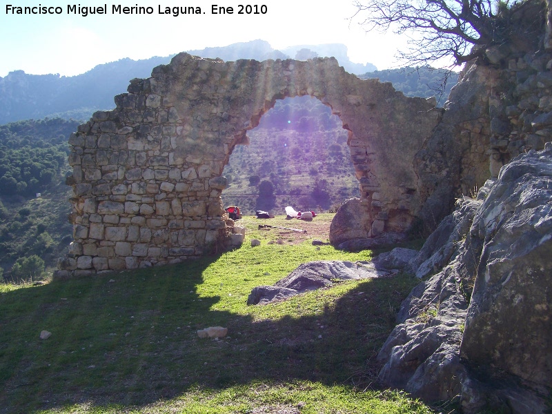 Castillo de Otiñar. Habitáculo del Alcazarejo - Castillo de Otiñar. Habitáculo del Alcazarejo. 