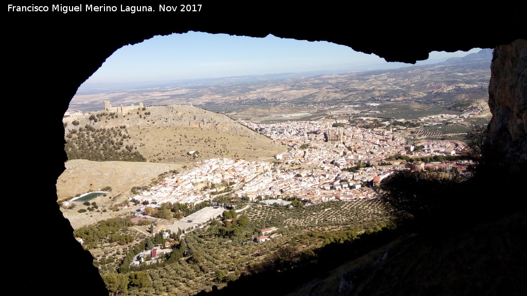 Pinturas rupestres de la Peña III - Pinturas rupestres de la Peña III. Jaén desde el abrigo