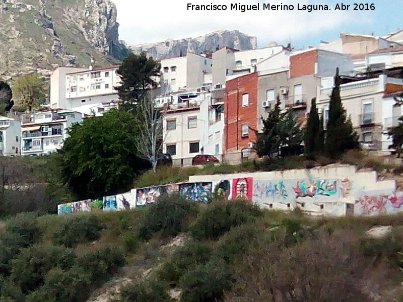 Calle San Ramón - Calle San Ramón. Graffitis en su muro de contención