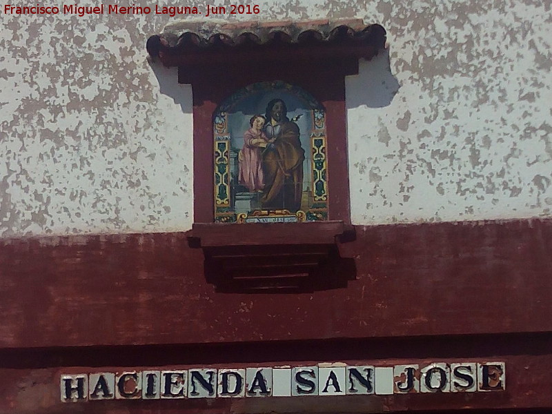 Hacienda San José - Hacienda San José. Hornacina de San José y azulejos con el nombre de la hacienda