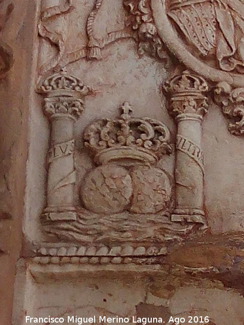 Torres de la Fundación - Torres de la Fundación. Escudo del Imperio Ultramarino de Carlos III
