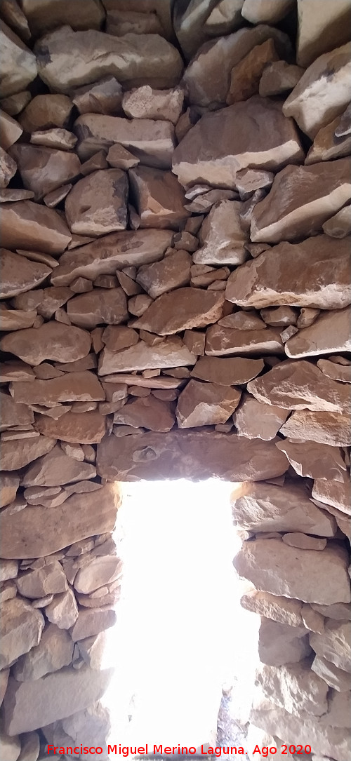 Caracol de la Caña Canenilla - Caracol de la Caña Canenilla. Bóveda y puerta