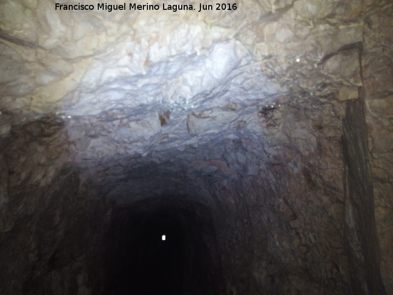 Camino de la Canalización de Otiñar - Camino de la Canalización de Otiñar. Túnel sobre la Cueva de los Soles