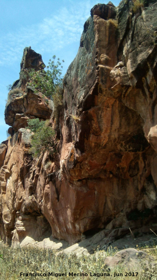 Calvarios del Peñón de Zuzaña - Calvarios del Peñón de Zuzaña. Abrigo