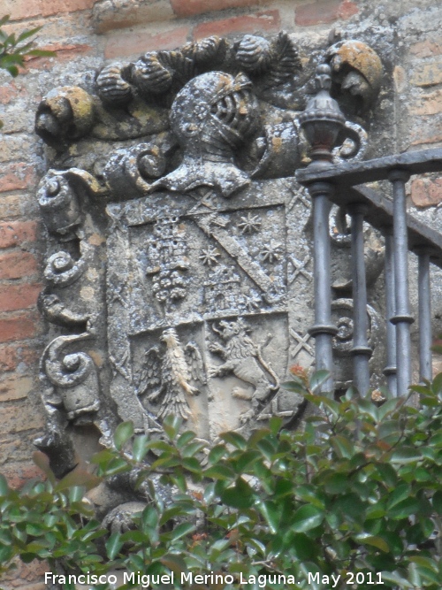 Casa de Jiménez-Morales - Casa de Jiménez-Morales. Escudo izquierdo