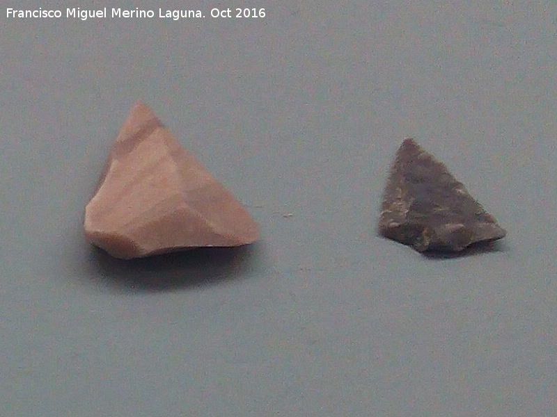 Punta de flecha - Punta de flecha. Puntas de flecha de sílex. Museo Provincial de Jaén