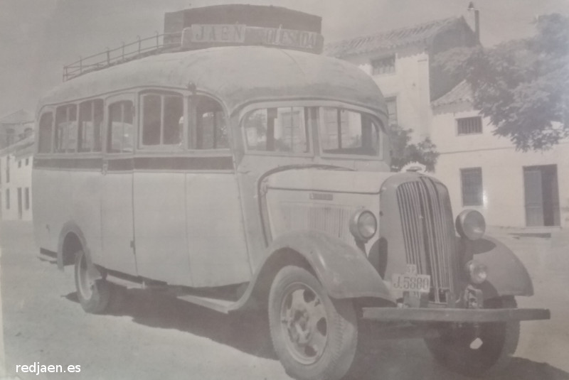 Historia de Ja�n. Siglo XX - Historia de Ja�n. Siglo XX. Autobus Ja�n Quesada. Foto antigua