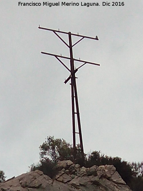 Valle del Hoyo - Valle del Hoyo. Restos de la antigua conducción eléctrica