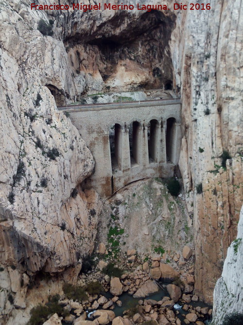 Vía férrea del Chorro - Vía férrea del Chorro. En el Desfiladero de los Gaitanes