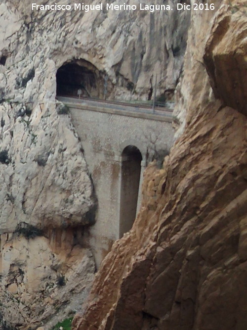 Vía férrea del Chorro - Vía férrea del Chorro. En el Desfiladero de los Gaitanes