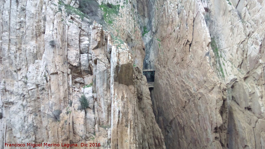 Vía férrea del Chorro - Vía férrea del Chorro. En el Desfiladero de los Gaitanes