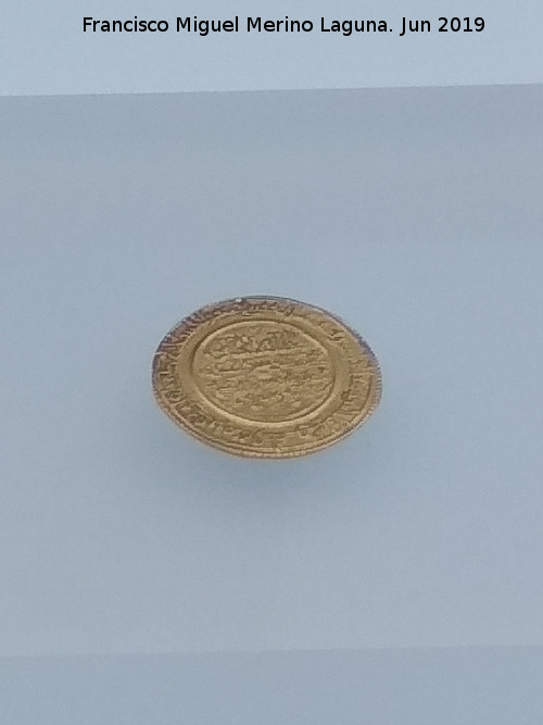 Almorávide - Almorávide. Dinar almorávide de oro, siglo XI. Museo Arqueológico de Granada