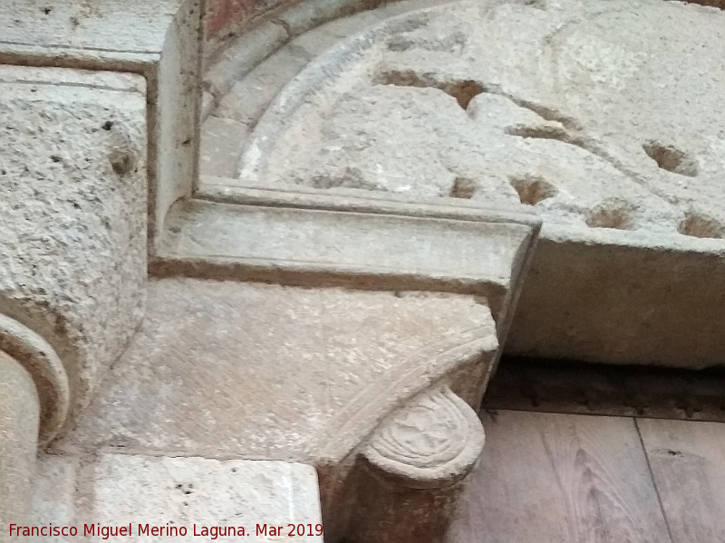 Iglesia de San Miguel Arcángel - Iglesia de San Miguel Arcángel. Ménsula