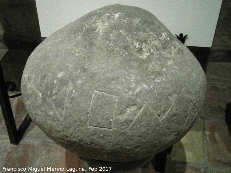 Museo Arqueológico Ciudad de Arjona - Museo Arqueológico Ciudad de Arjona. Betilo con inscripción en ibérico suroriental