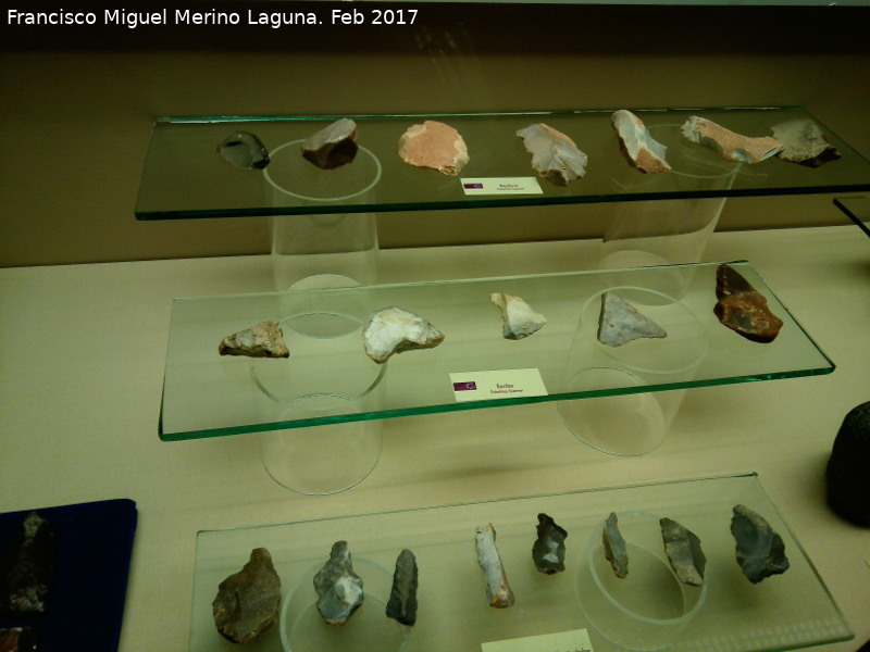 Museo Arqueológico Ciudad de Arjona - Museo Arqueológico Ciudad de Arjona. Herramientas líticas paleolíticas