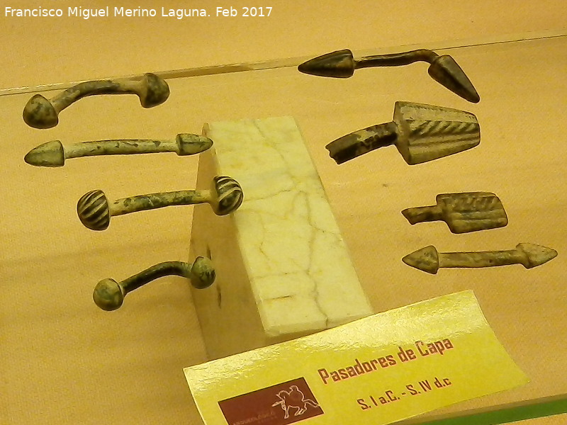 Pasadores de Capa - Pasadores de Capa. Museo Arqueol�gico Ciudad de Arjona