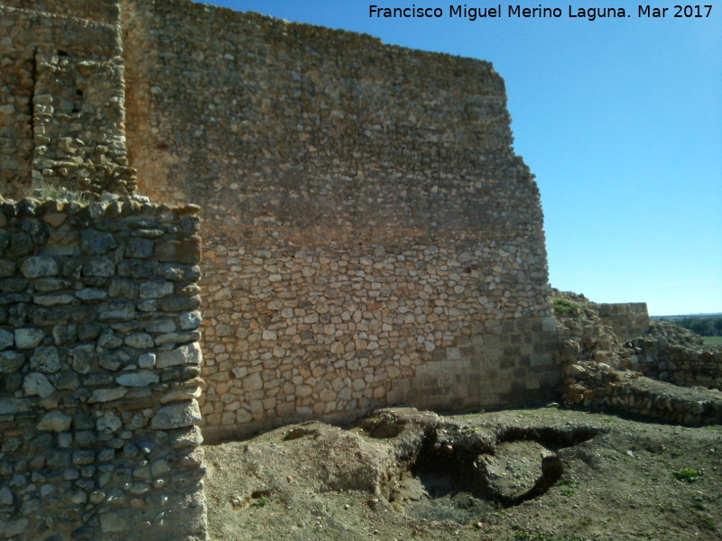 Calatrava la Vieja. Alcázar - Calatrava la Vieja. Alcázar. Detalle de la muralla a extramuros de separación con la medina